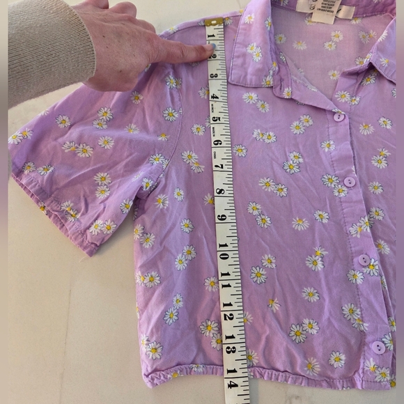 Daisy Pattern Button-Up Crop Top - Picture 7 of 8